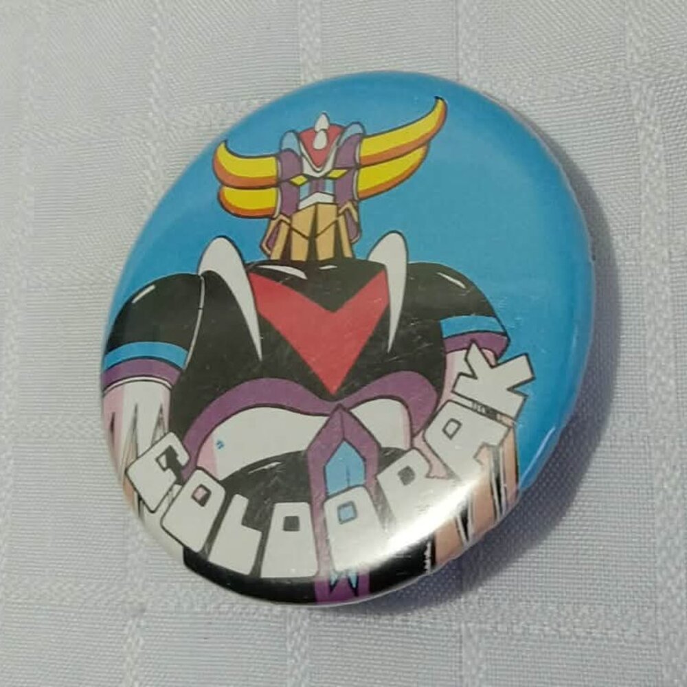 5 strange & unusual vintage button pins featuring Goldorak and others characters